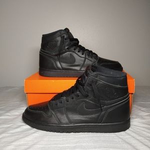Nike Air Jordan 1 Retro High OG "Triple Black"
